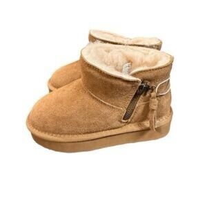 Cozy Tan Kids Boots Bearpaw baby size 6